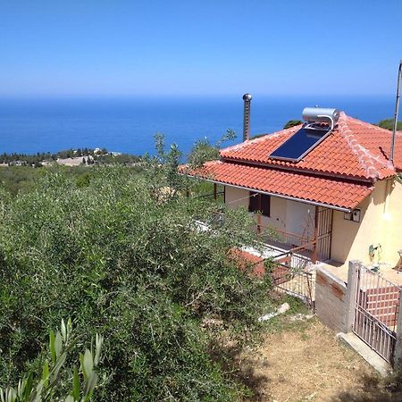 Traditional House With View Drymon Luaran gambar