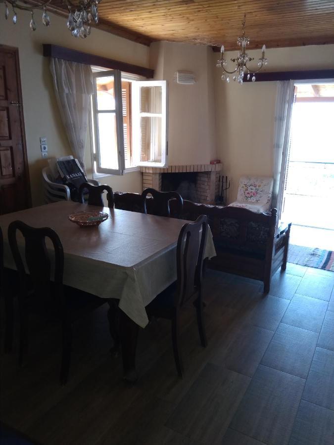 Traditional House With View Drymon Luaran gambar