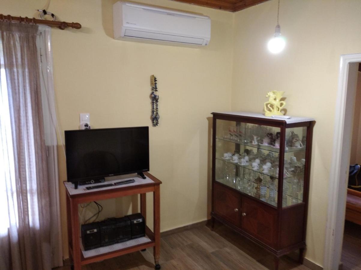 Traditional House With View Drymon Luaran gambar