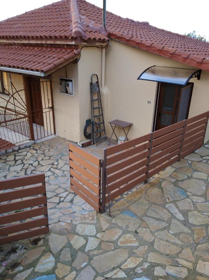 Traditional House With View Drymon Luaran gambar